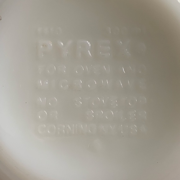 Brown pattern Pyrex Cups - Picture 7 of 9